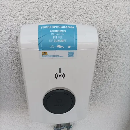 - Moderne Mit Wallbox Fuer E-auto דירה