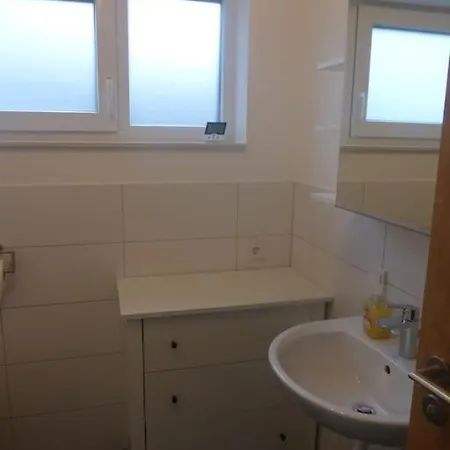 - Moderne Mit Wallbox Fuer E-auto Apartamento